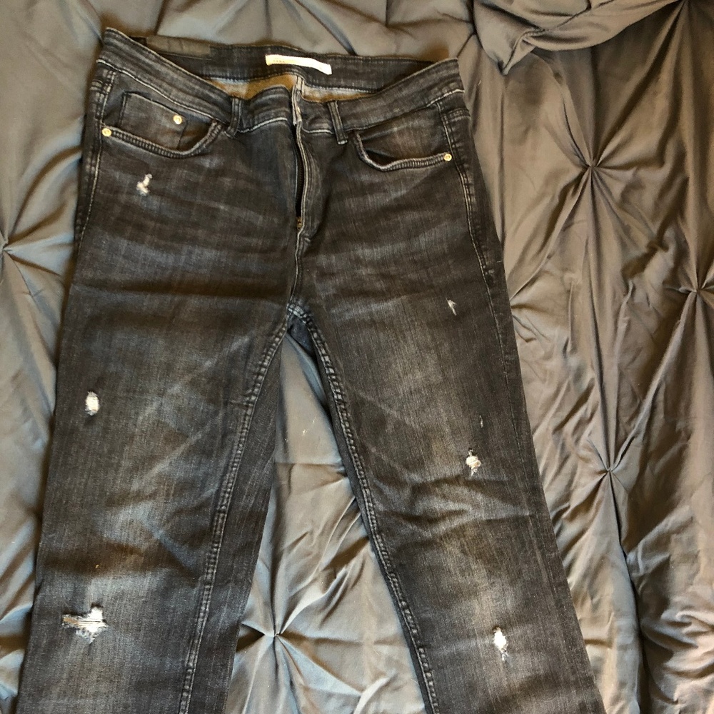 Zara Women's Distressed Black Jeans Size 10